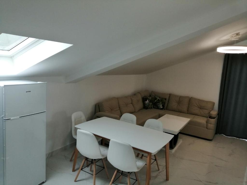 superior apartment dining place
