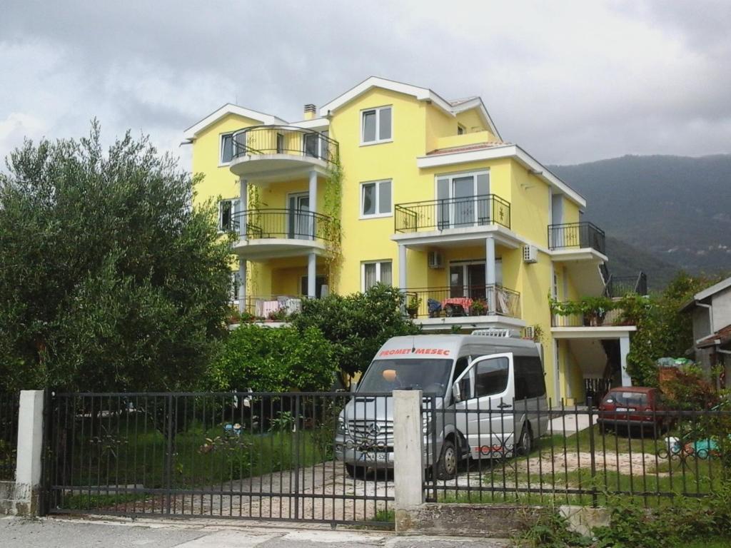 36583982 Two-Bedroom Apartment