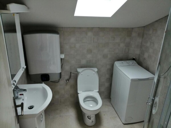 superior apartment bathroom